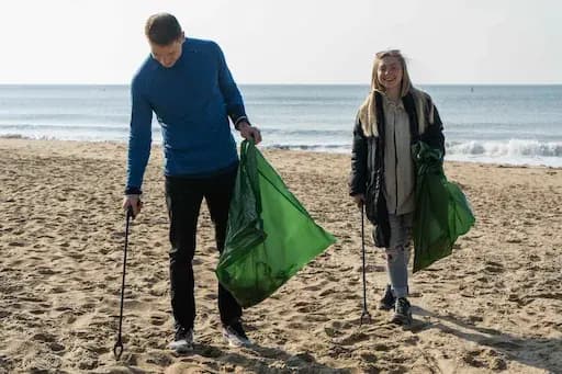 Team beach cleanup volunteer work